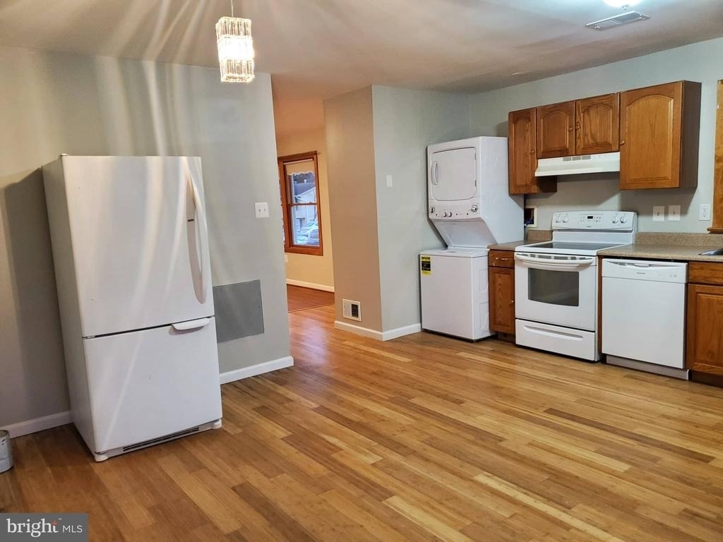 1321 Greyswood Road - Photo 5