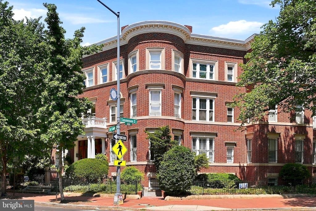 1200 East Capitol Street Ne - Photo 1