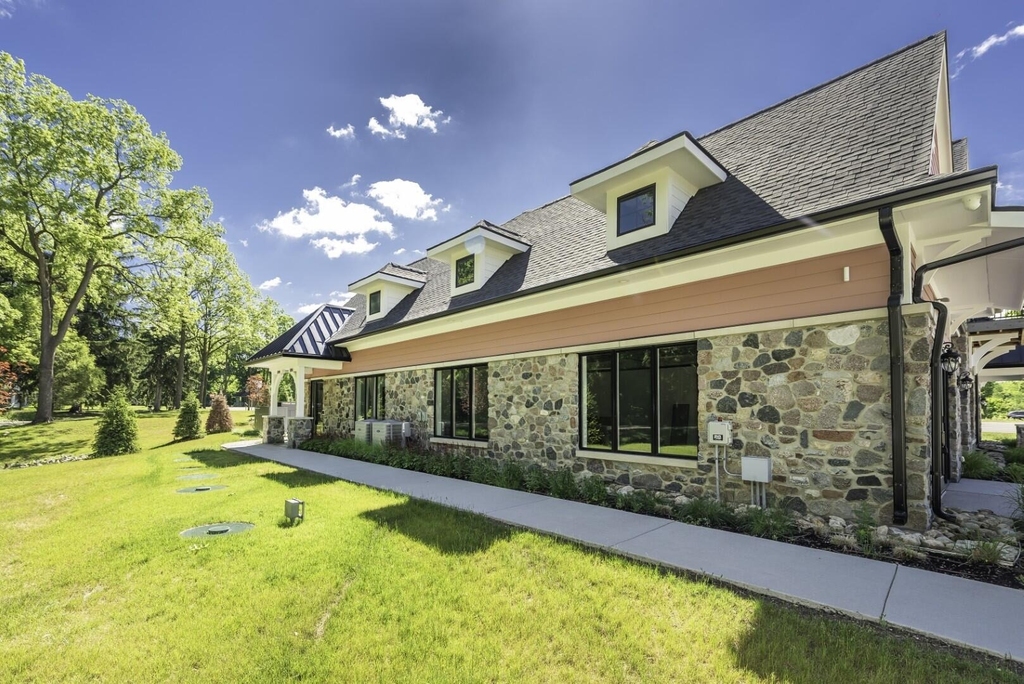 5395 Plymouth Road - Photo 1