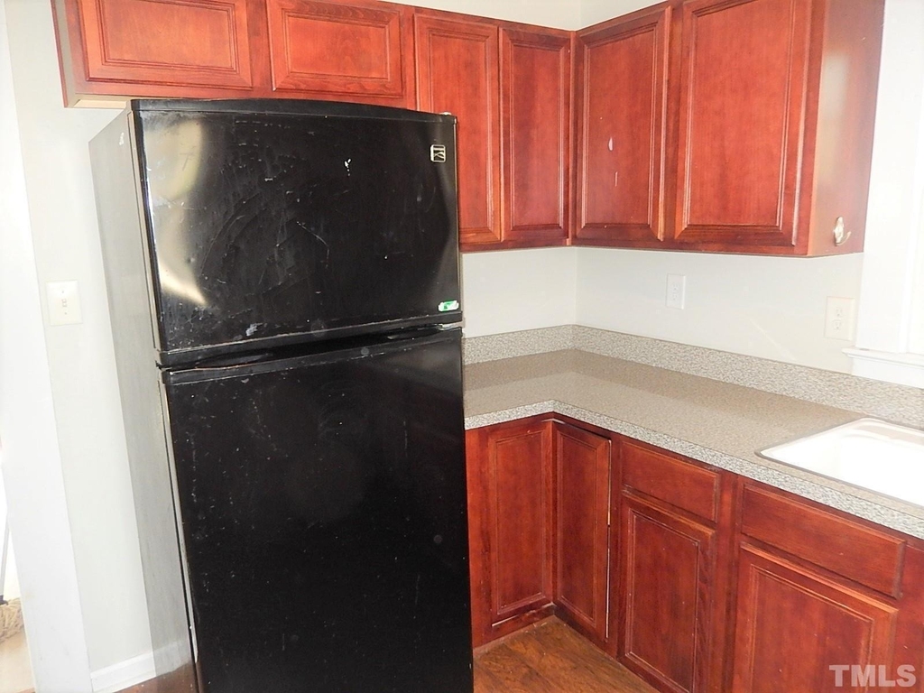 1015 Oberlin Road - Photo 6