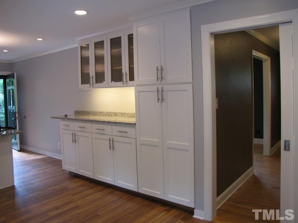 501 Parkview Drive - Photo 4