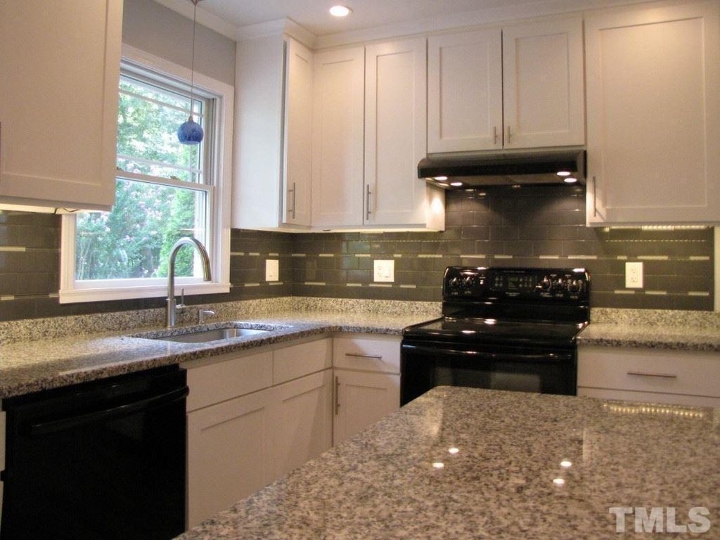 501 Parkview Drive - Photo 3