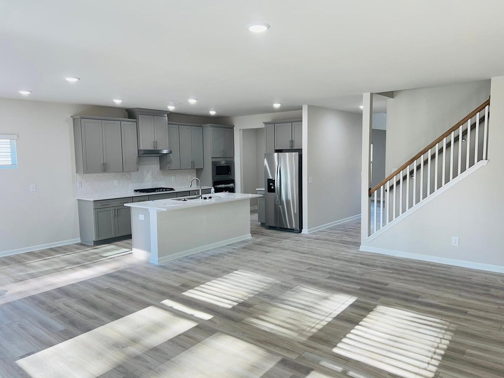745 Riguard Way - Photo 2