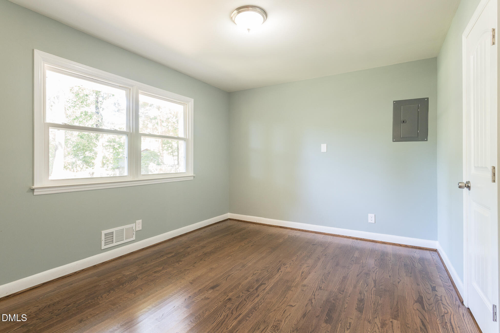 204 W Johnson Street - Photo 14