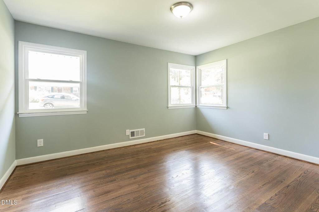 204 W Johnson Street - Photo 9