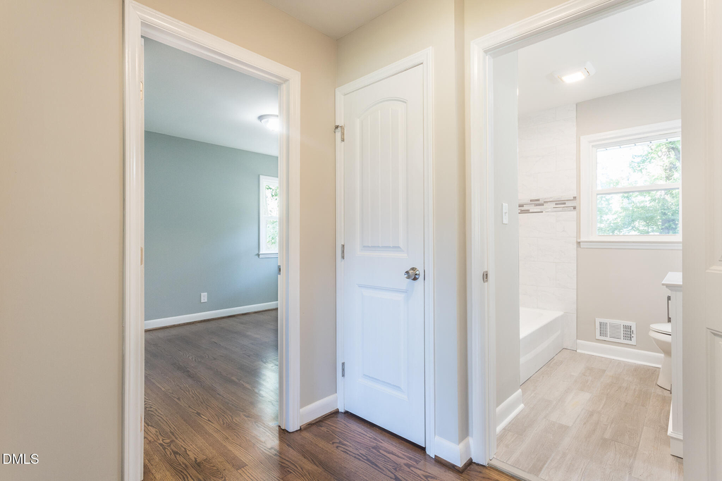 204 W Johnson Street - Photo 11