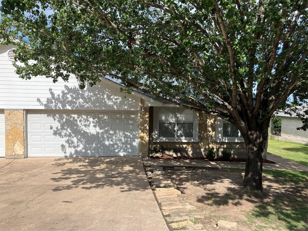 3201 Macarthur Ave - Photo 1
