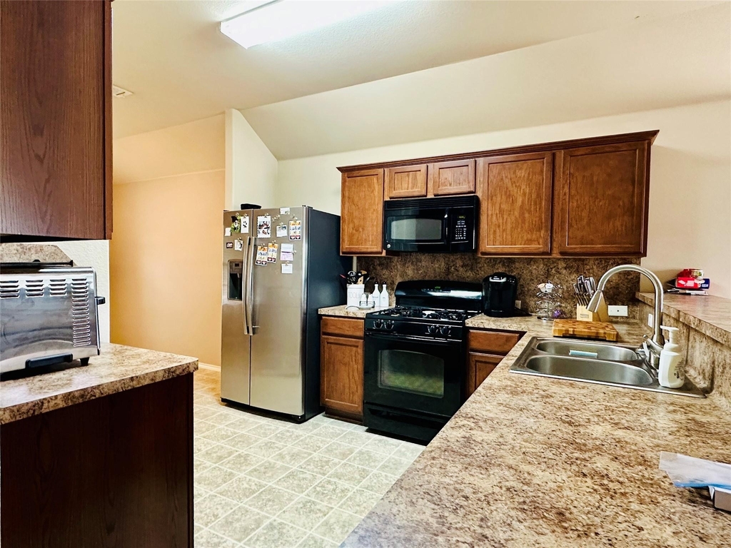7521 Cedar Edge Dr - Photo 4