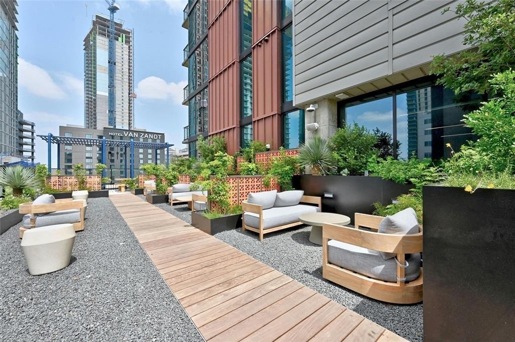 84 East Ave - Photo 32
