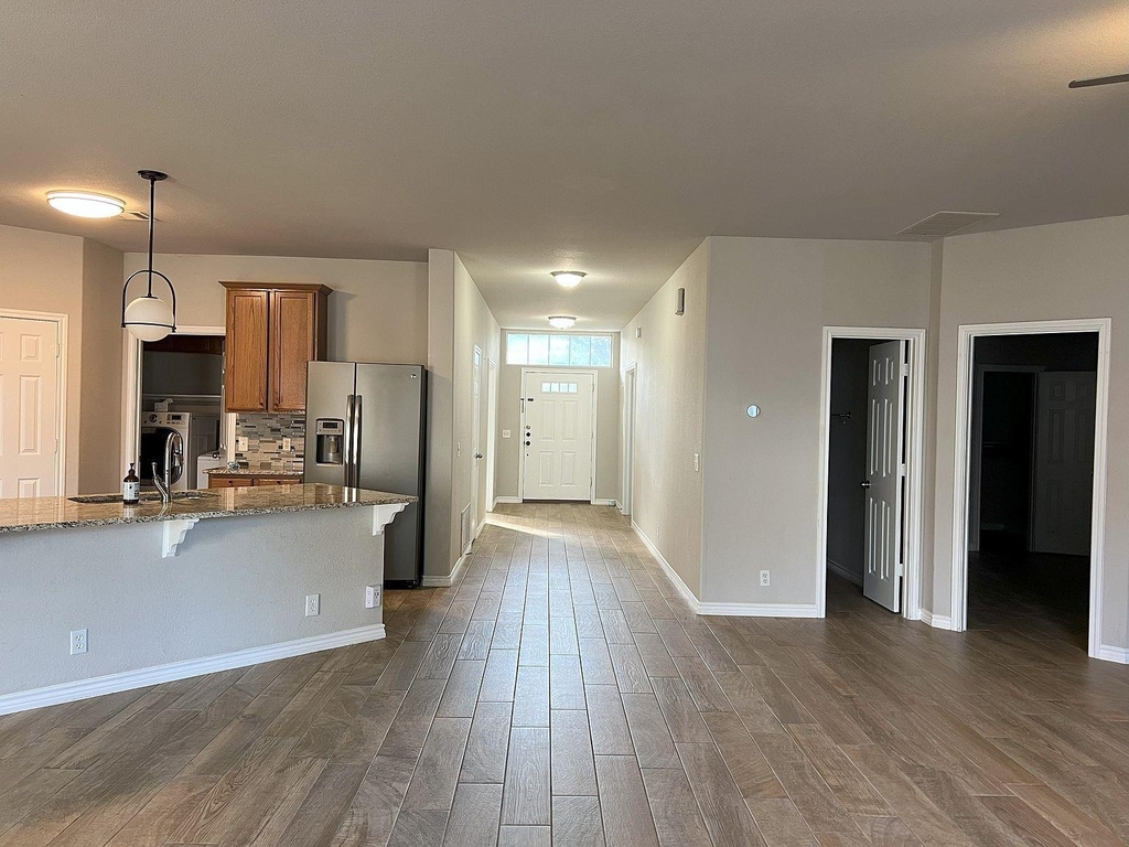 1112 Vanderbilt Cir - Photo 0