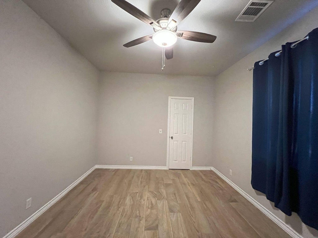 1112 Vanderbilt Cir - Photo 13