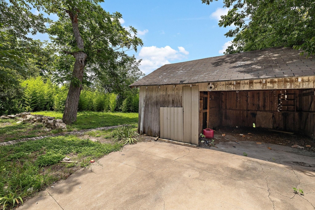 1301 Sloan St - Photo 25