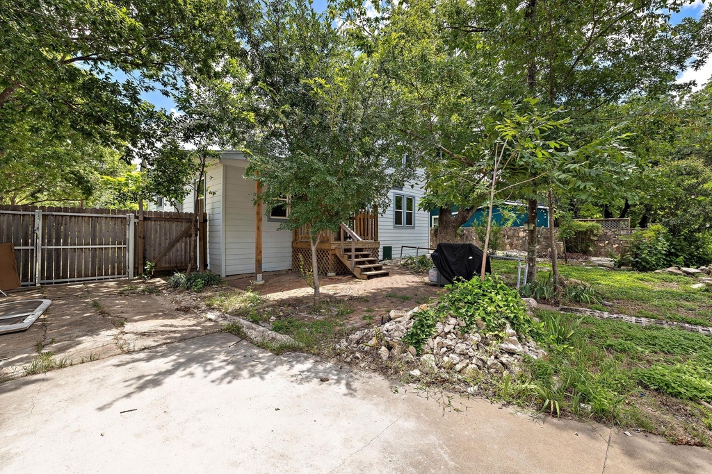 1301 Sloan St - Photo 24