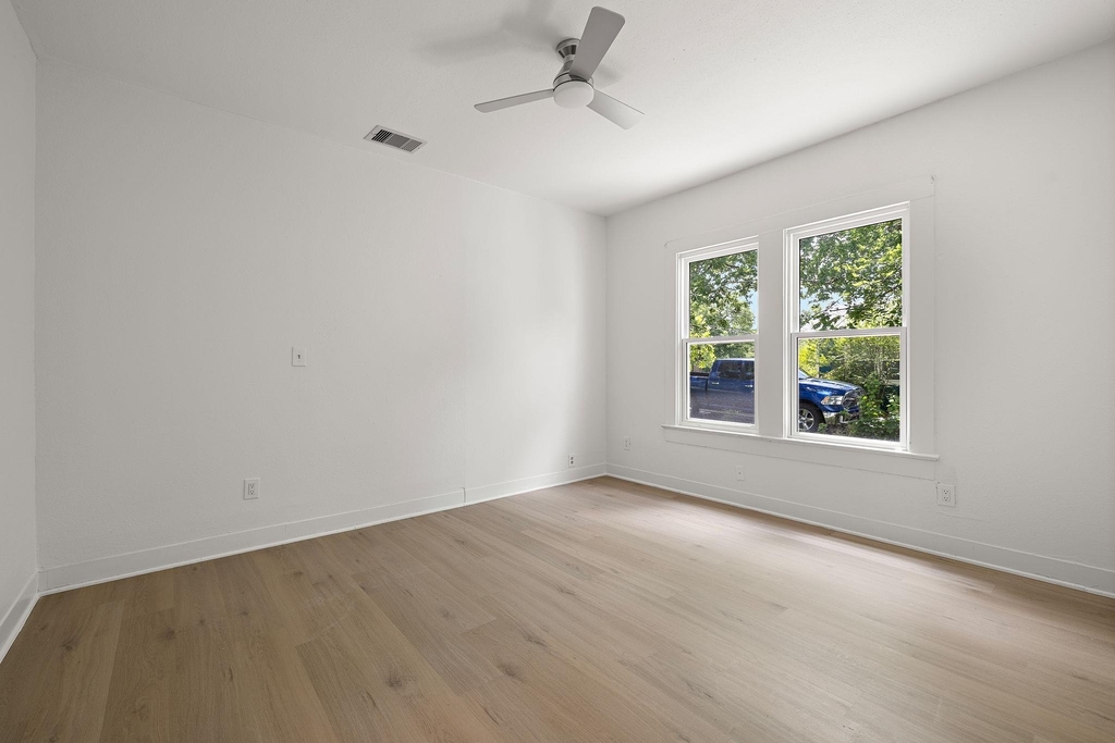 1301 Sloan St - Photo 18