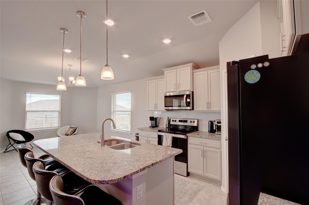 1317 Cesarina St - Photo 9