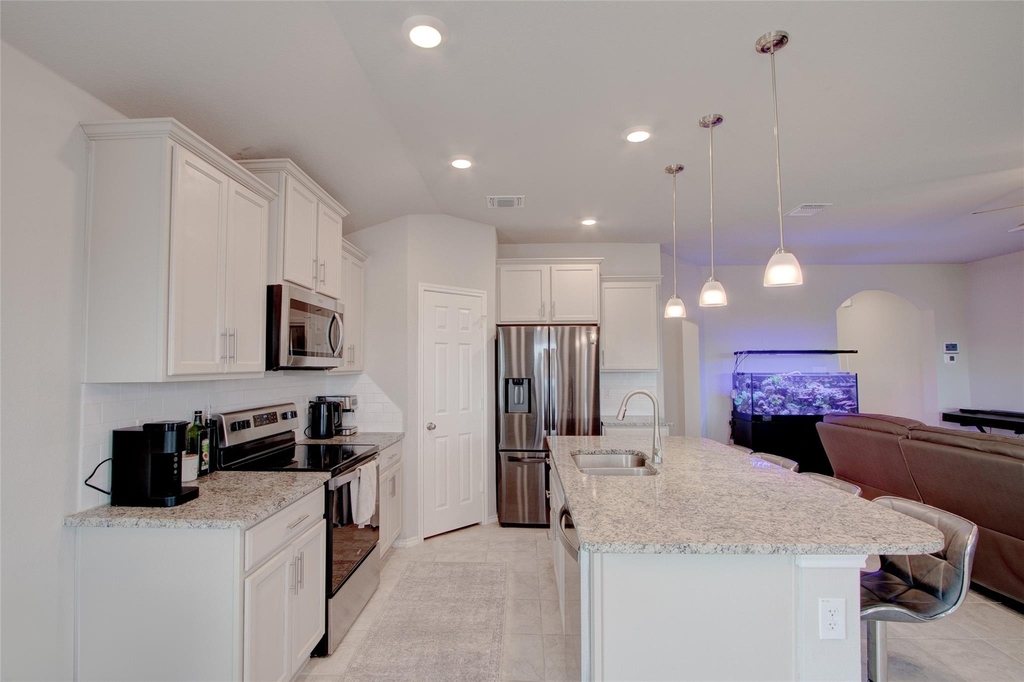 1317 Cesarina St - Photo 10