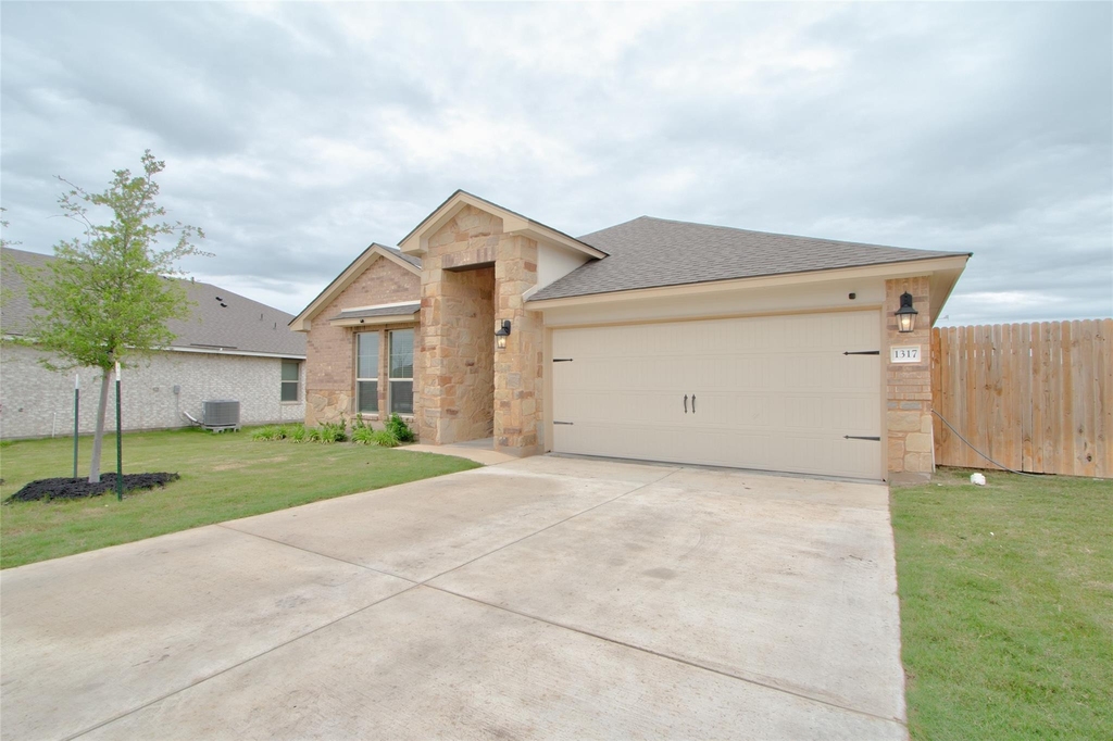 1317 Cesarina St - Photo 35