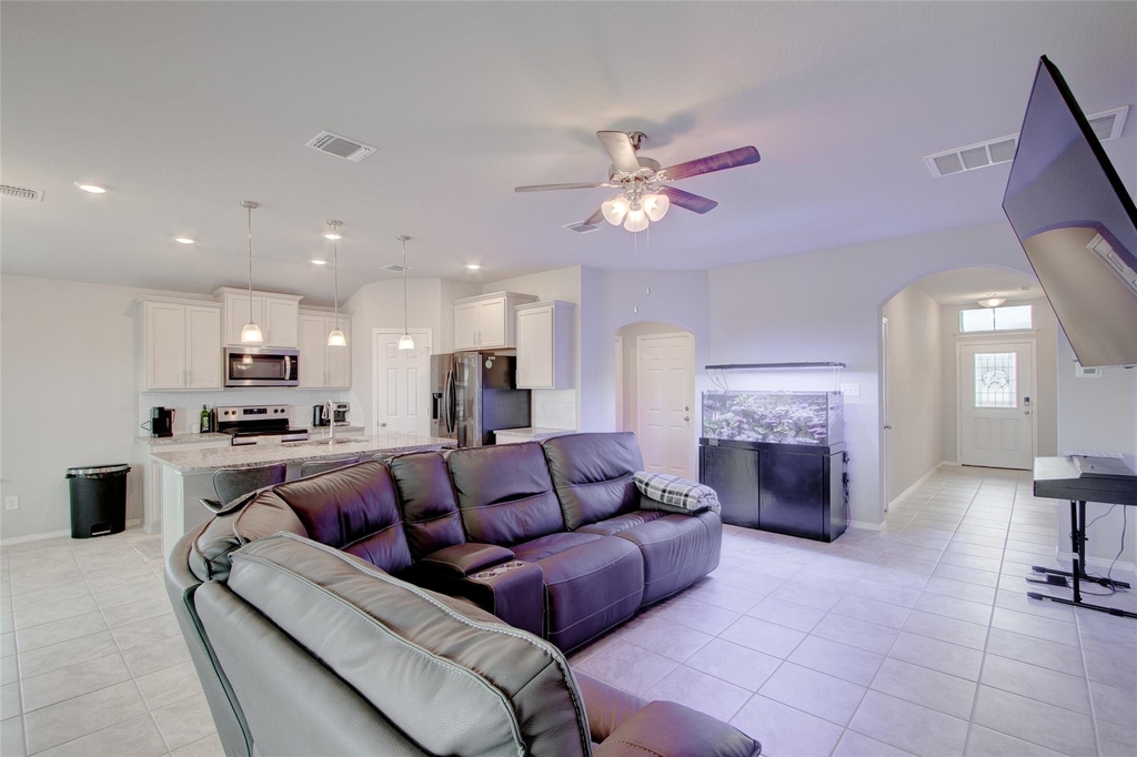1317 Cesarina St - Photo 5