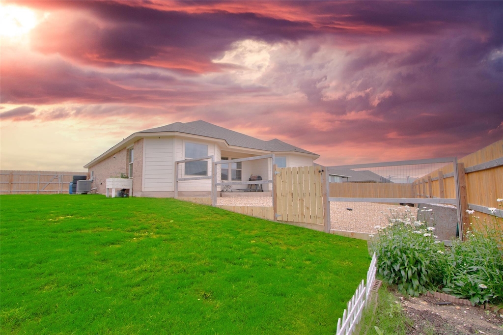 1317 Cesarina St - Photo 24