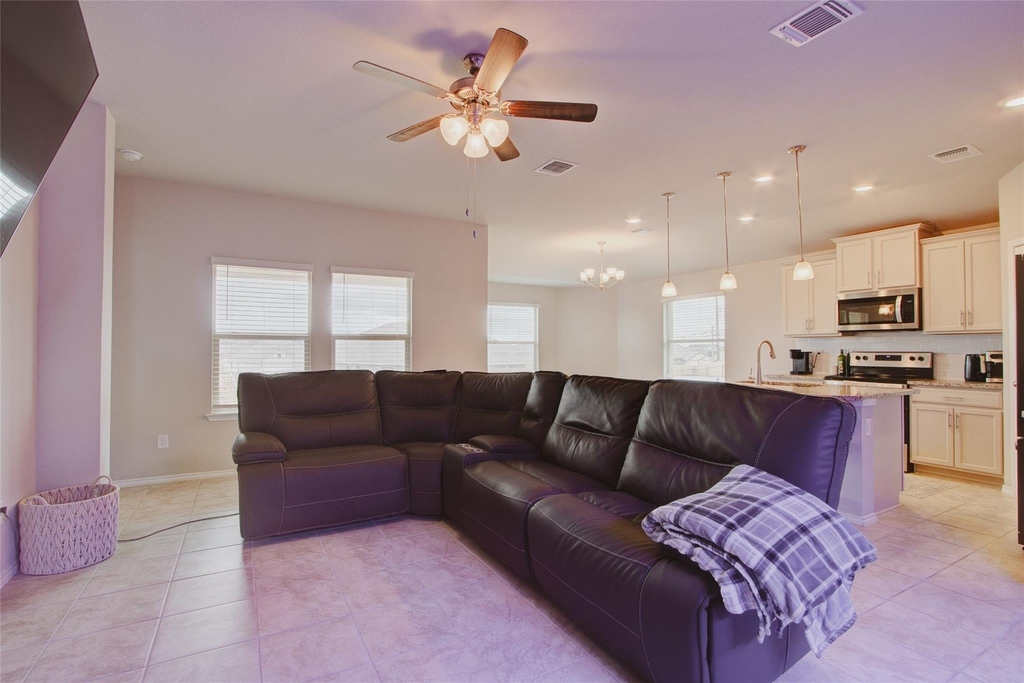 1317 Cesarina St - Photo 4