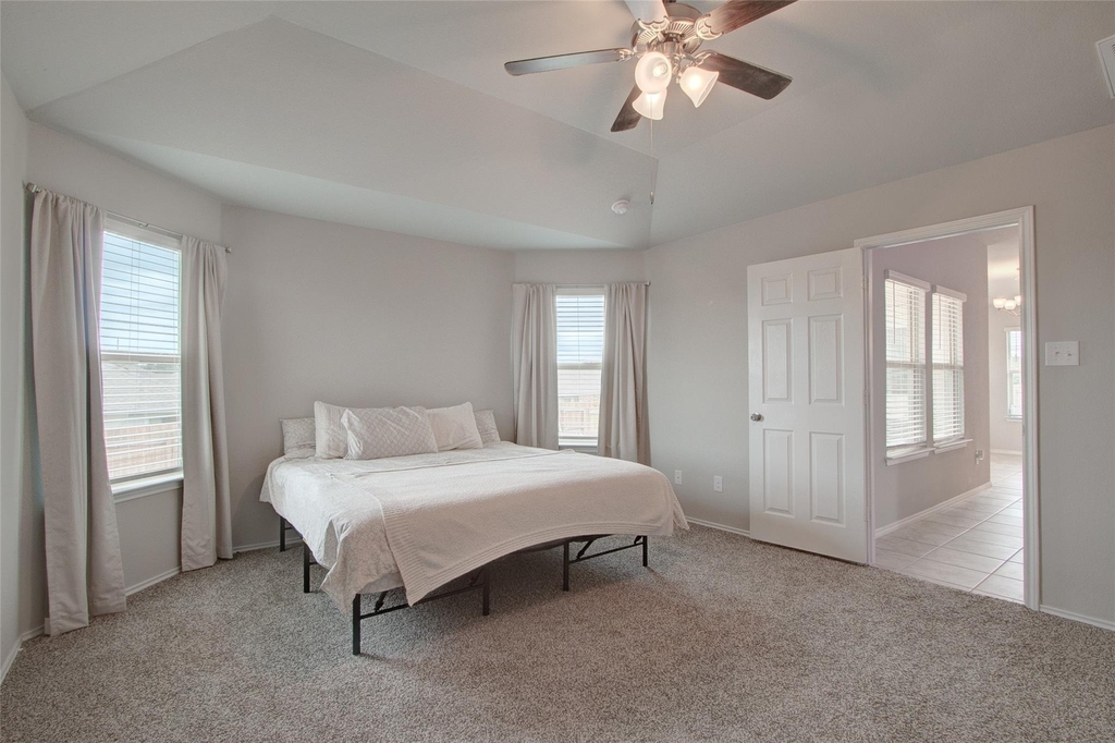 1317 Cesarina St - Photo 13