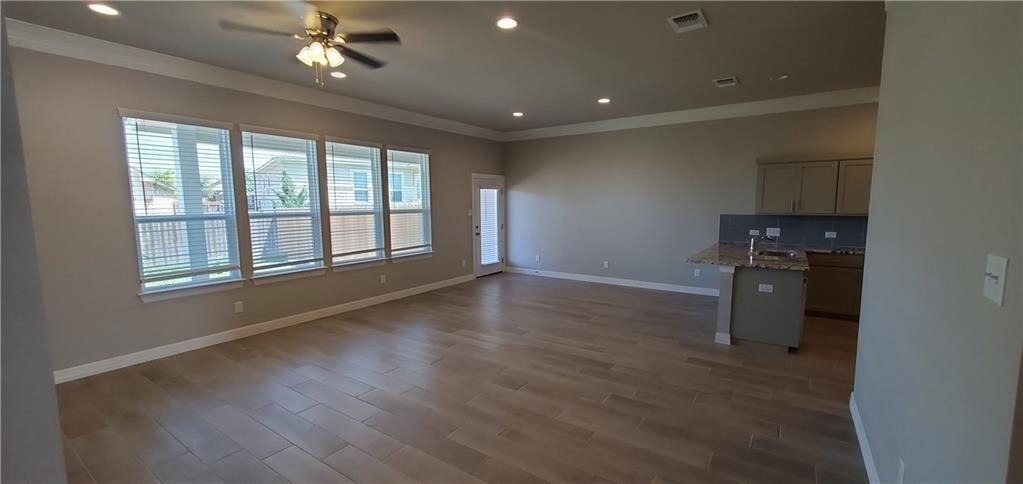 109 Everett Ct - Photo 1