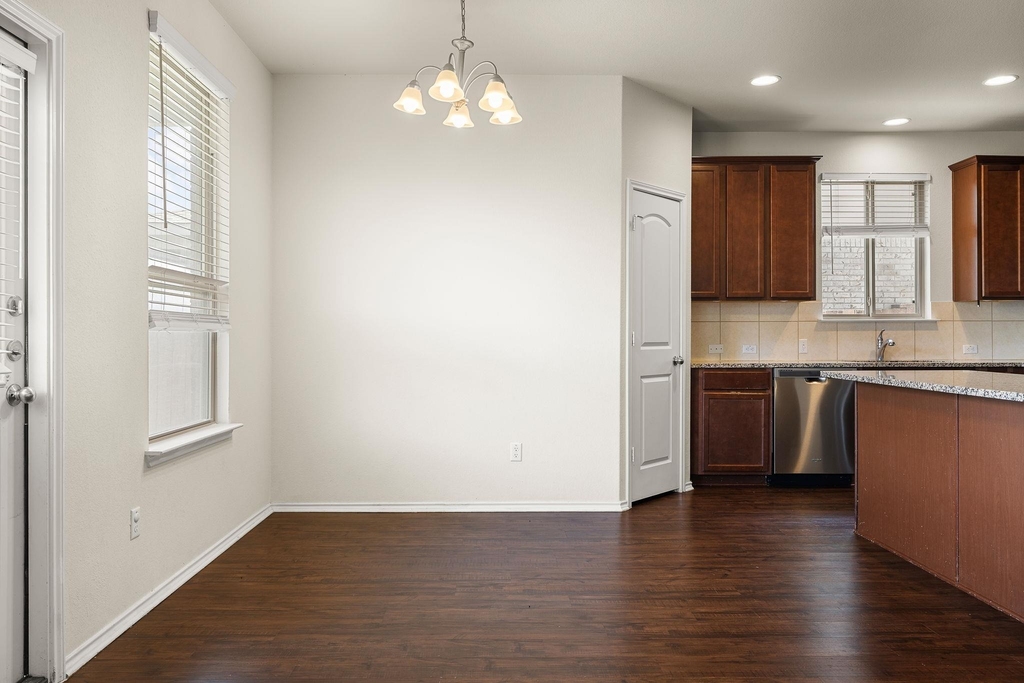11801 Jackson Falls Way - Photo 12
