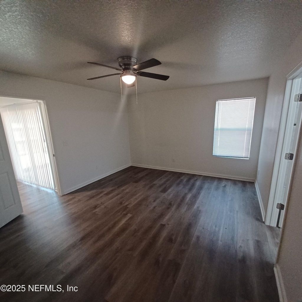 908 W 9th Street - Photo 7