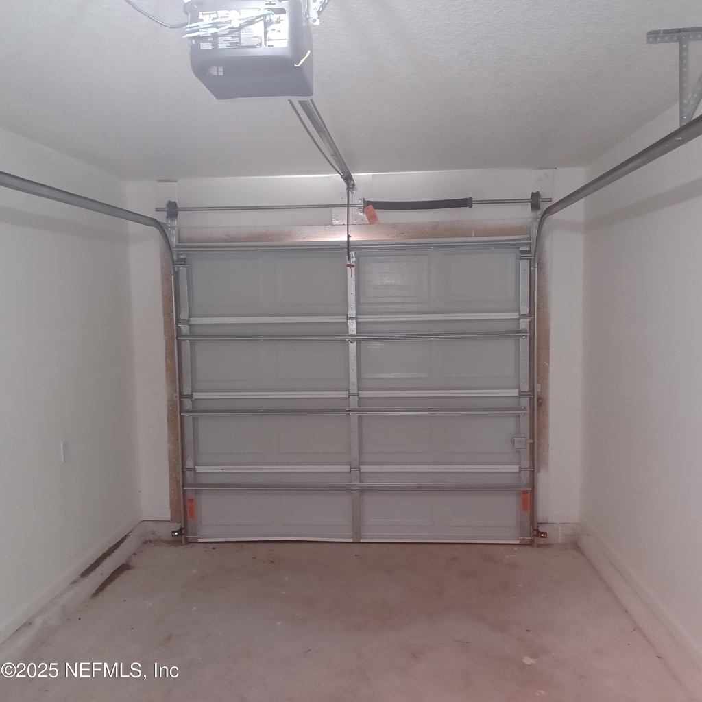 908 W 9th Street - Photo 17