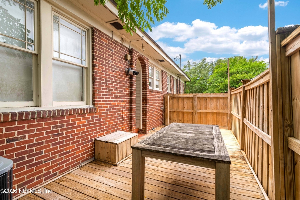 1347 Belvedere Avenue - Photo 29