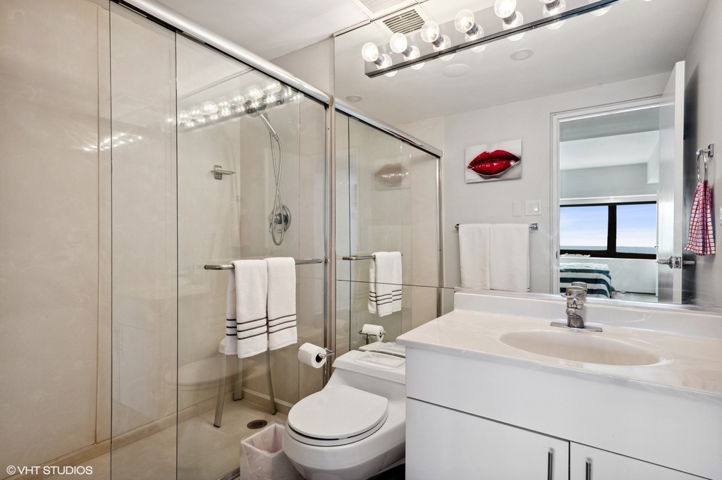 175 E Delaware Place - Photo 16