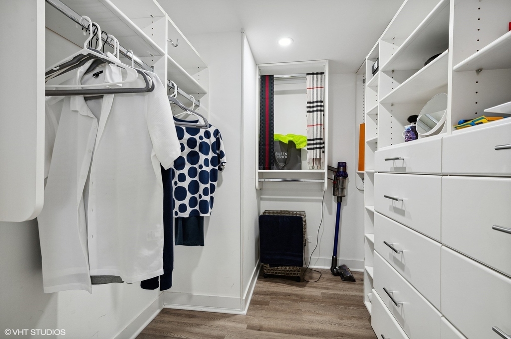 175 E Delaware Place - Photo 17