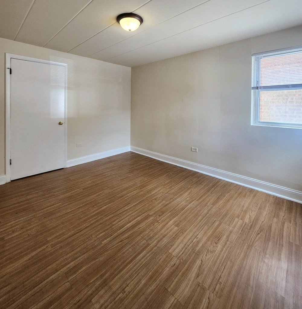 5741 W 35th Street - Photo 4