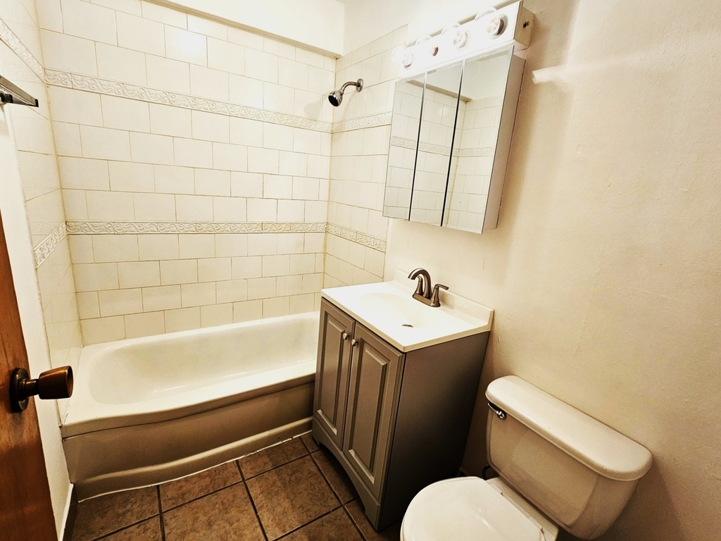5906 N Sheridan Road - Photo 3