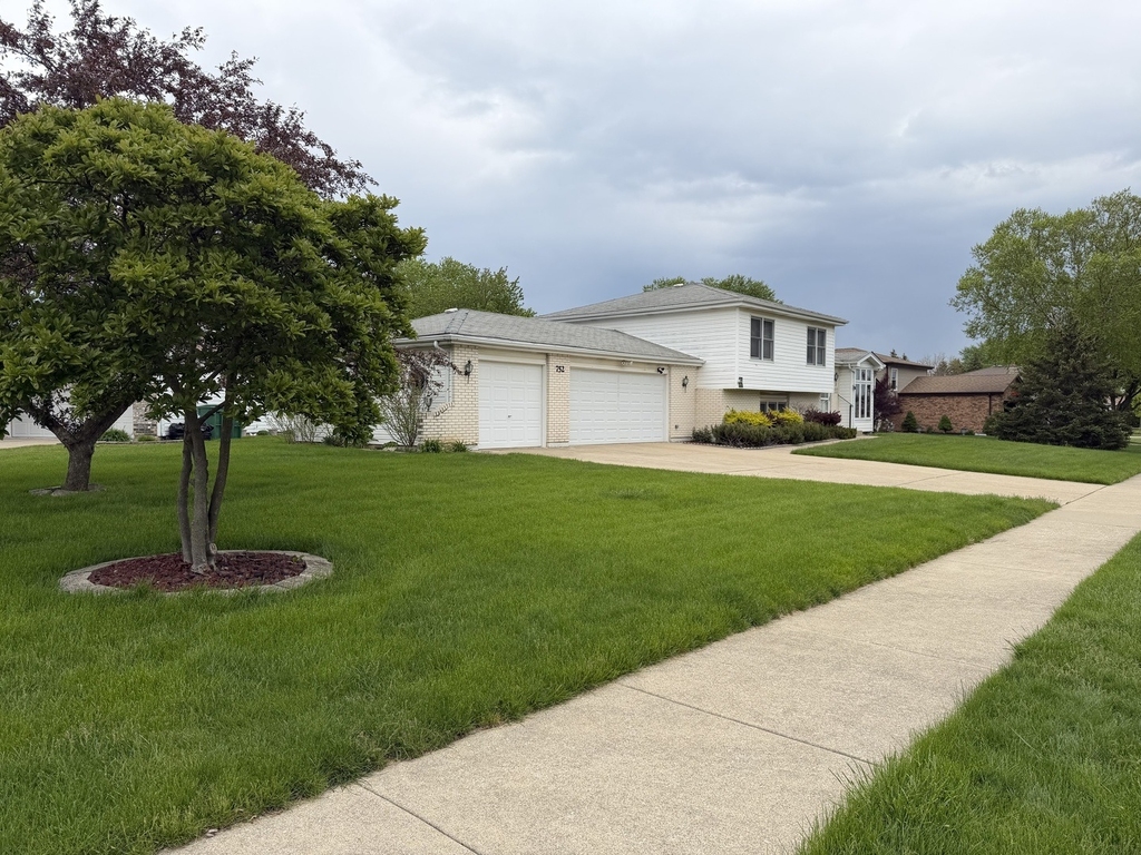 752 Rosanne Street - Photo 2