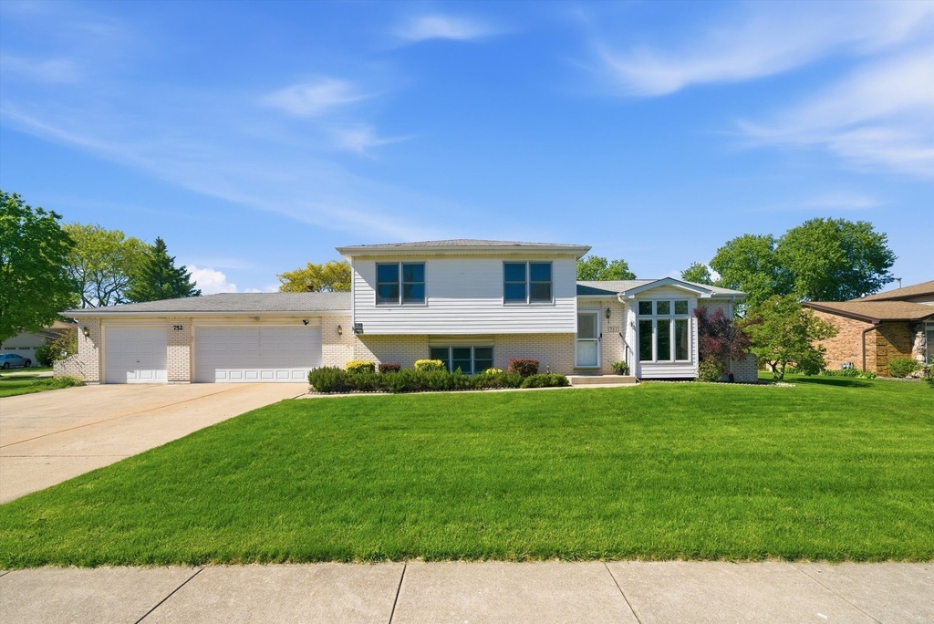 752 Rosanne Street - Photo 1