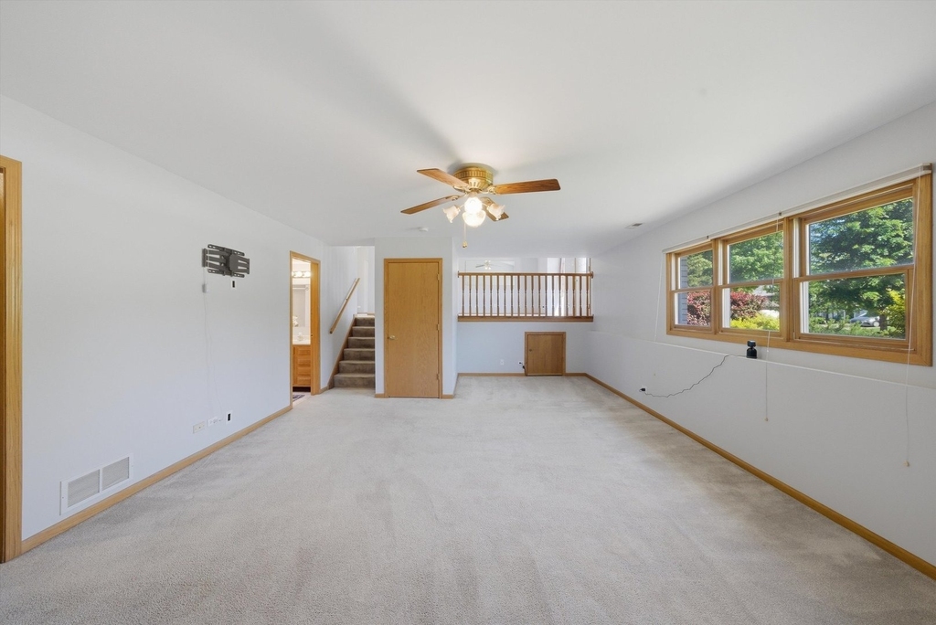 752 Rosanne Street - Photo 14