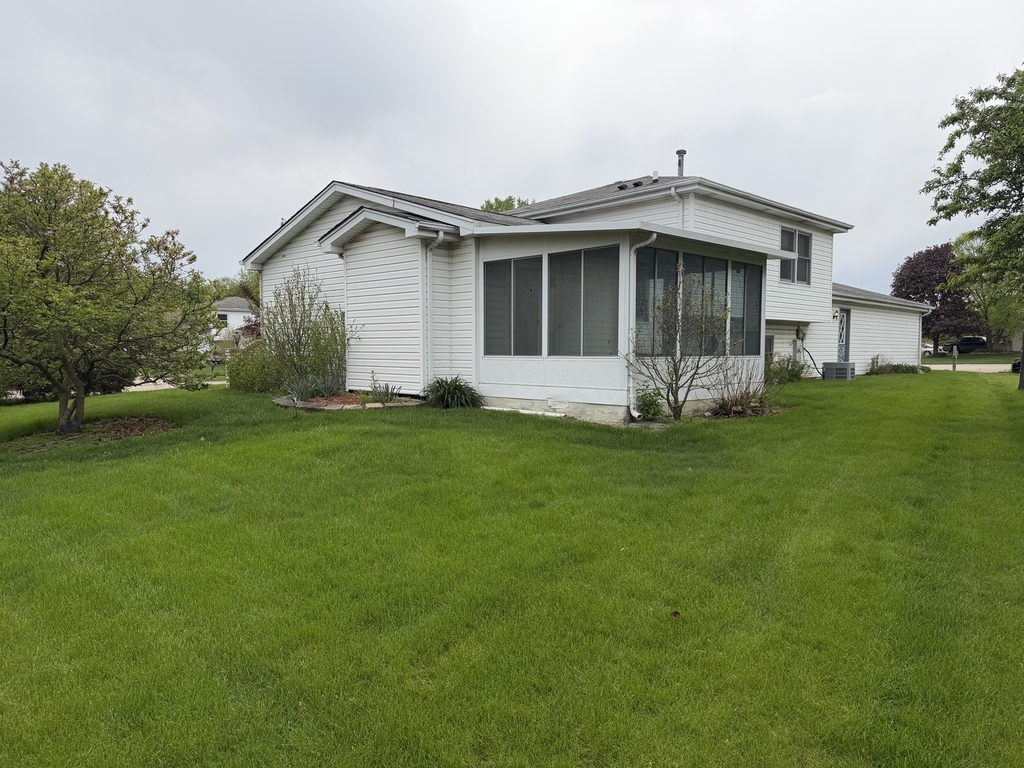 752 Rosanne Street - Photo 3