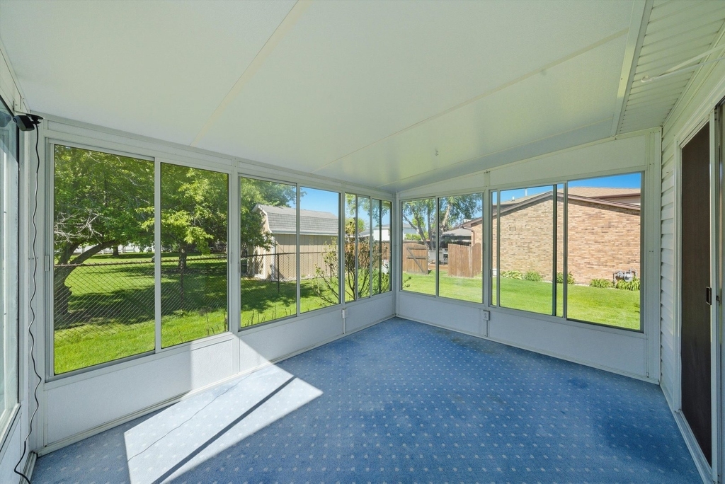 752 Rosanne Street - Photo 30