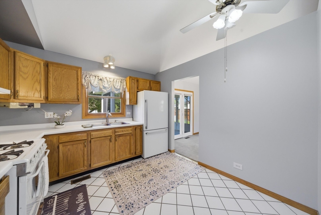 752 Rosanne Street - Photo 15