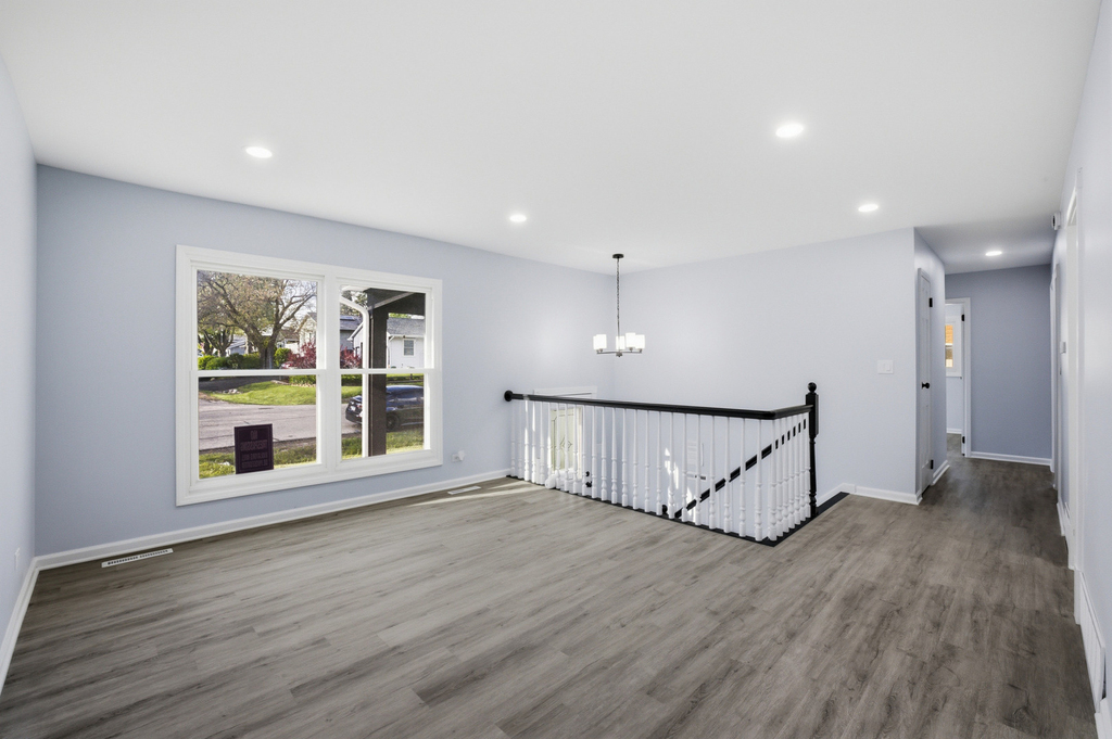 915 Mayfield Drive - Photo 4
