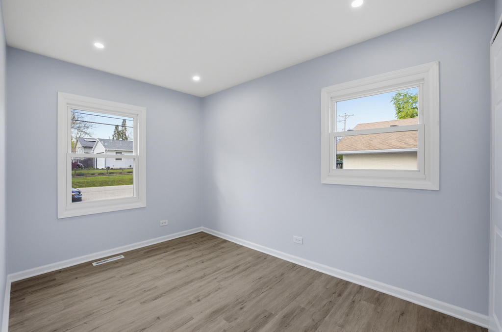 915 Mayfield Drive - Photo 14
