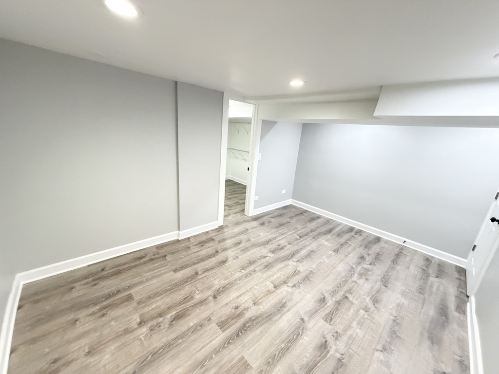 2415 N Hamlin Avenue - Photo 7