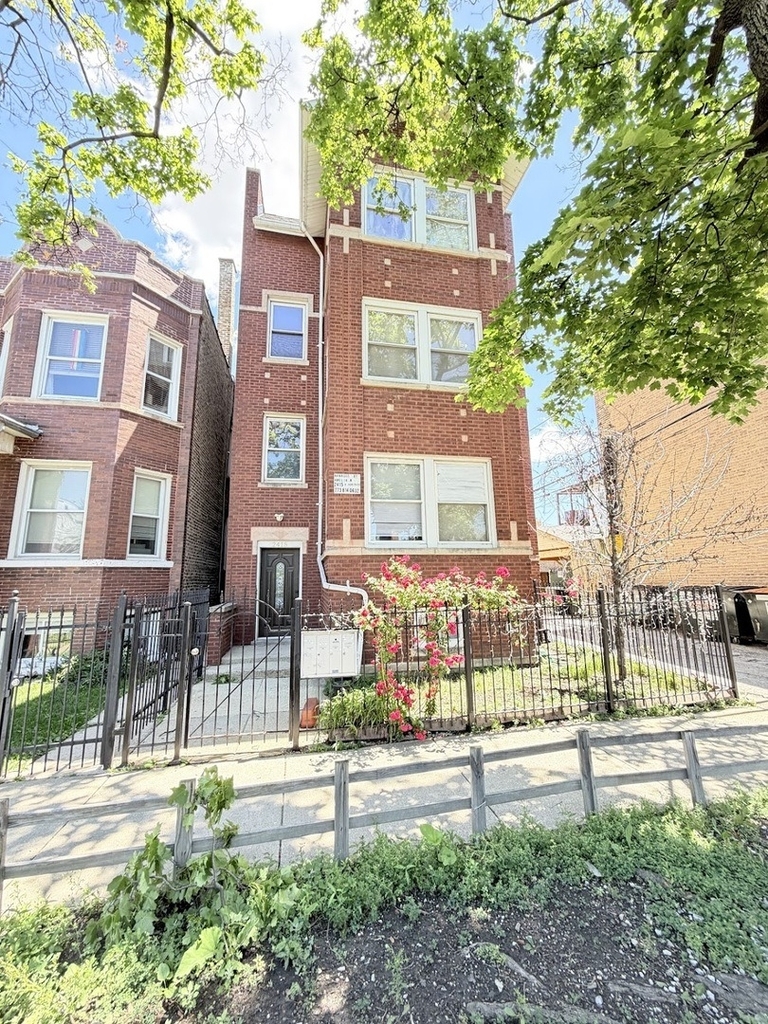 2415 N Hamlin Avenue - Photo 0