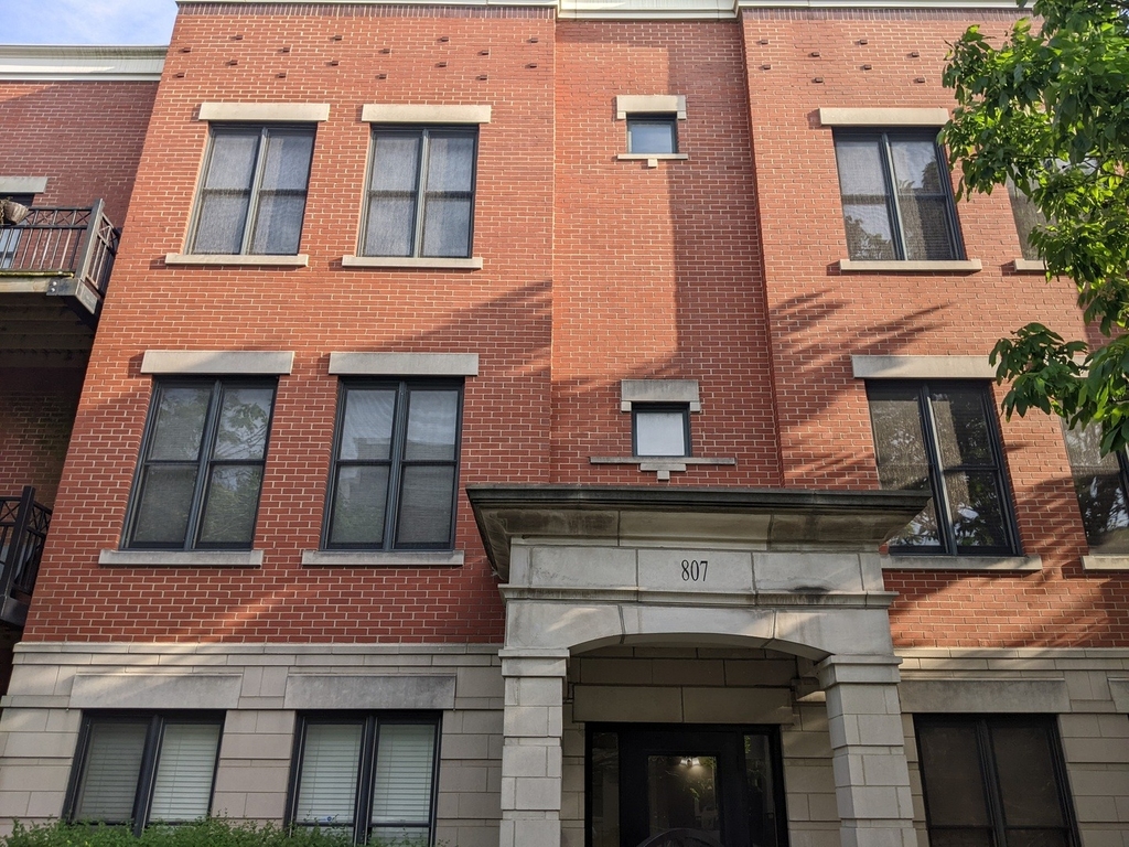 807 W 14th Place - Photo 2