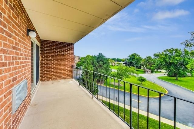 16 E Old Willow Road - Photo 15