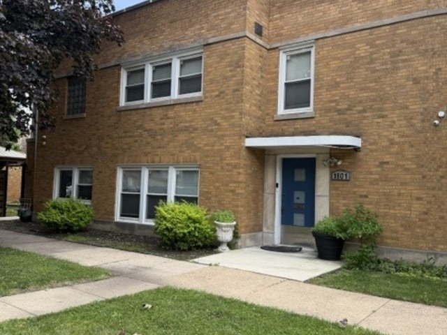 1801 Oak Park Avenue - Photo 0