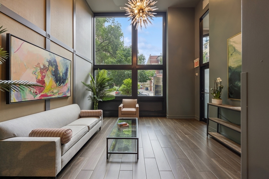 434 W Melrose Street - Photo 8