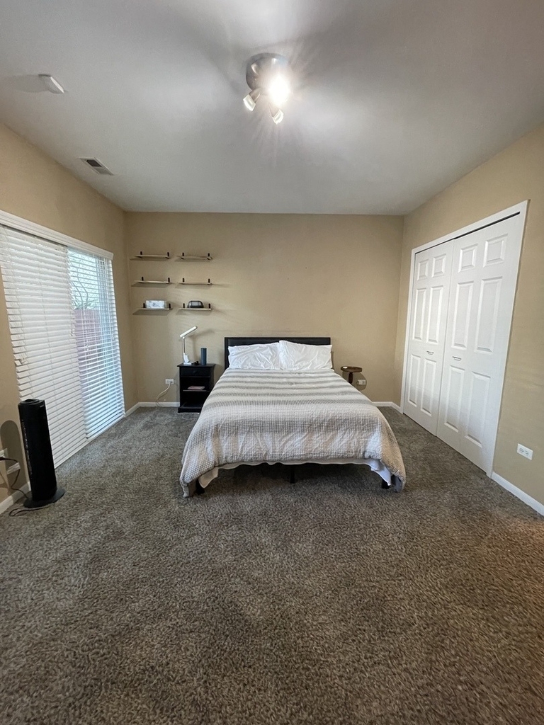 2135 N Southport Avenue - Photo 6