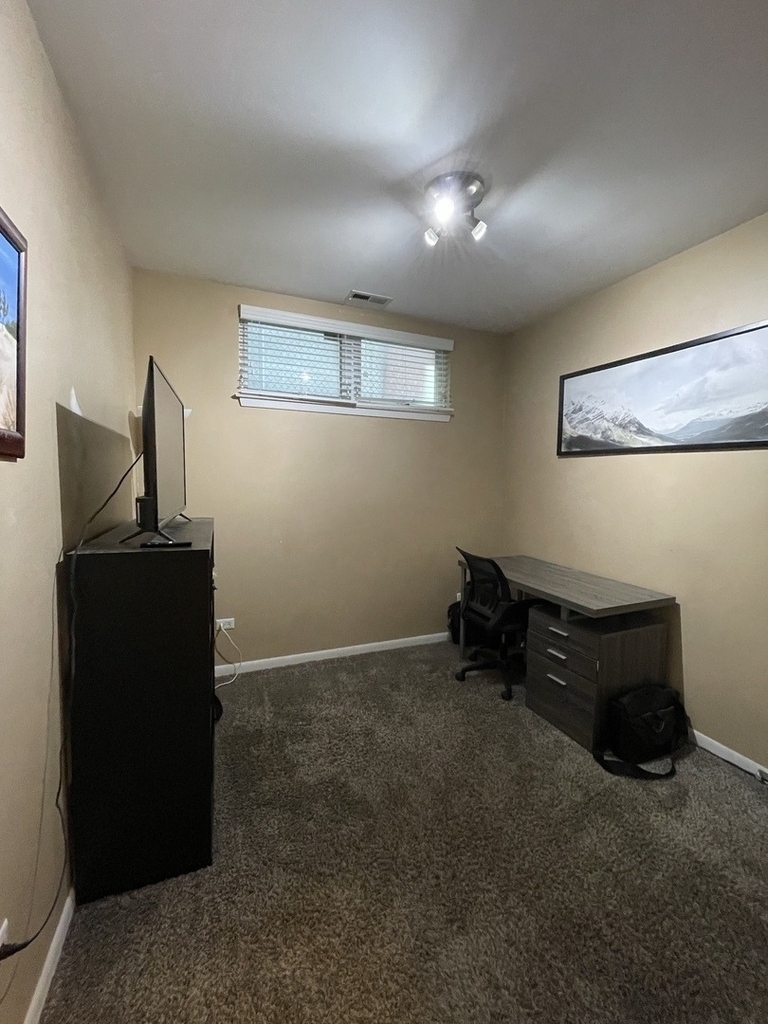2135 N Southport Avenue - Photo 10